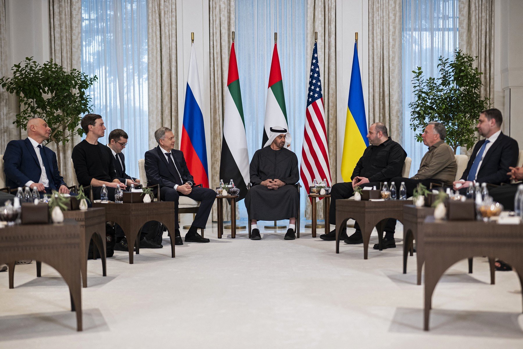 Ucraina și aliații occidentali pregătesc un răspuns ferm în caz de încălcare a acordurilor de încetare a focului de către Rusia În contextul tensiunilor accentuate de la frontiera ucrainiano-rusă, campania diplomatică pare să fi atins un punct de maximă tensiune, iar comunitatea internațională își reafirmă poziția fermă față de posibilele escaladări ale conflictului