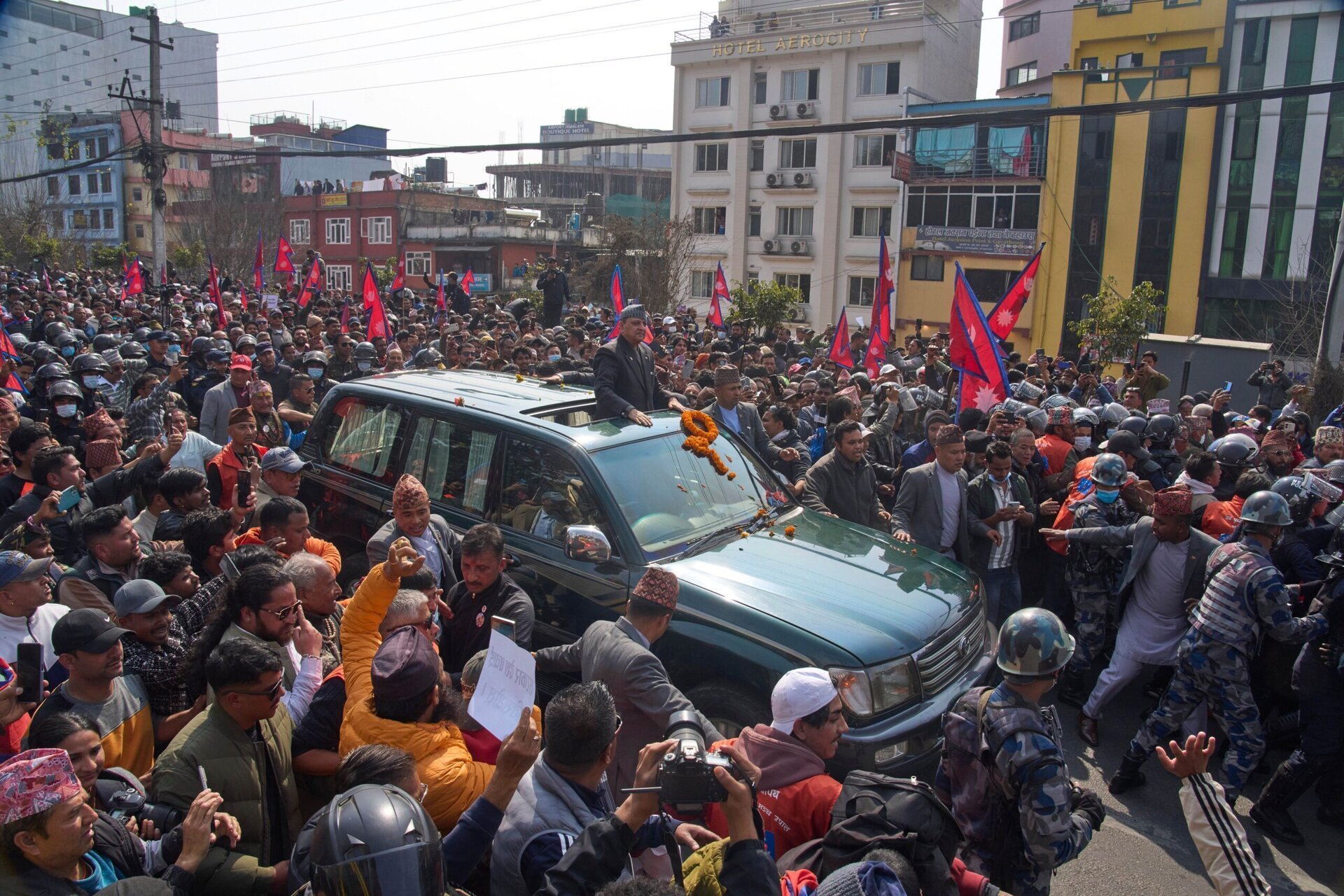 Mii de susținători cer reinstaurarea monarhiei în Nepal