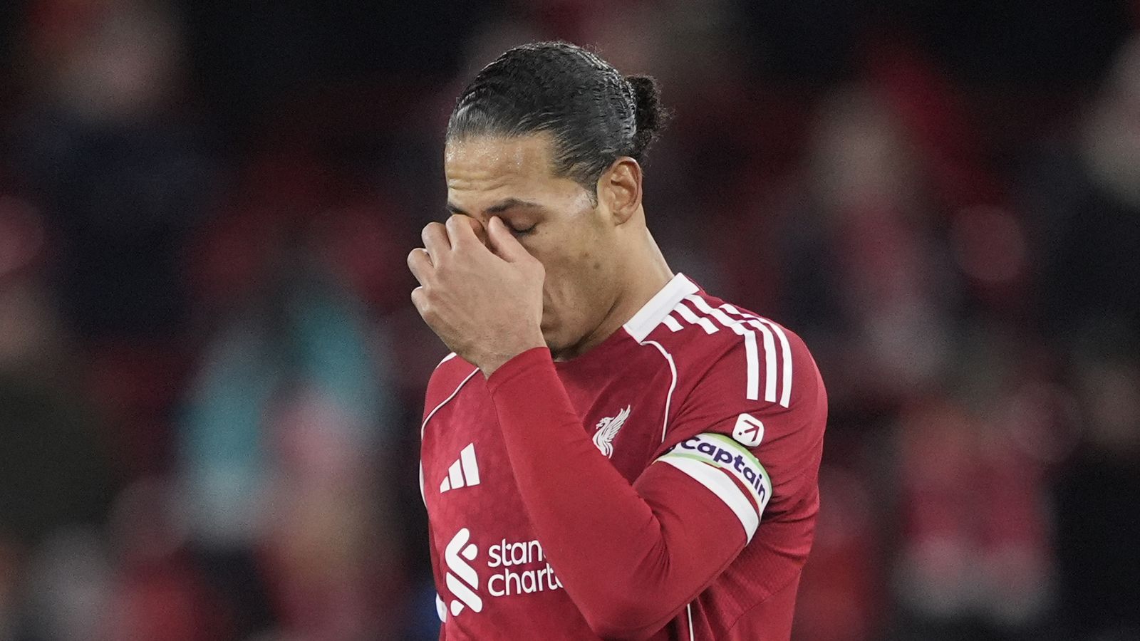 Liverpool, pe marginea prăpastiei după înfrângerea cu Manchester City Liverpool a suferit o înfrângere dureroasă în fața lui Manchester City, scor 1-2, într-un meci disputat duminică seară pe teren propriu