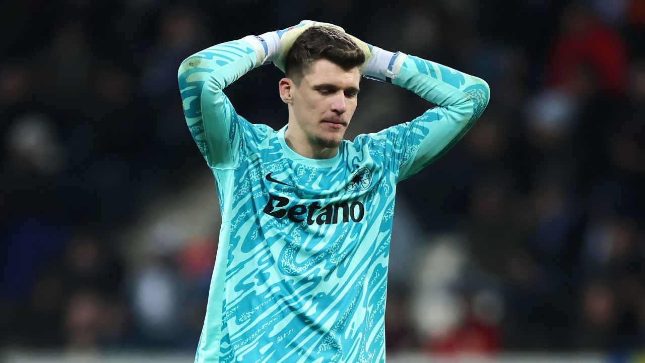 Mihai Stoica dezvăluie viitorul lui Ștefan Târnovanu la FCSB Într-o perioadă plină de incertitudini pentru FCSB, Mihai Stoica, managerul general al echipei, a oferit o declarație surprinzătoare despre tânărul portar Ștefan Târnovanu