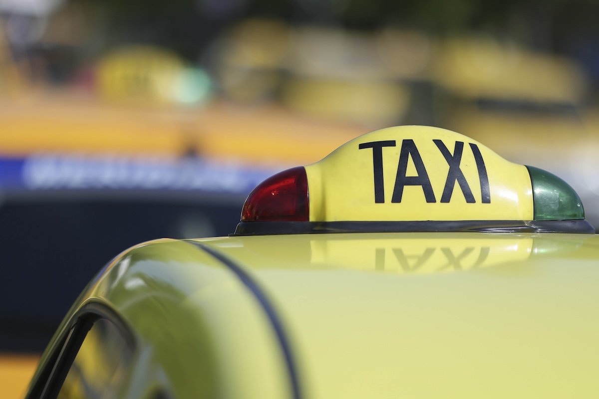 Primăria Capitalei lansează o amplă campanie pentru reînnoirea parcului de taxiuri, scoțând la concurs 1.000 de autorizații, în încercarea de a moderniza serviciile de transport din București