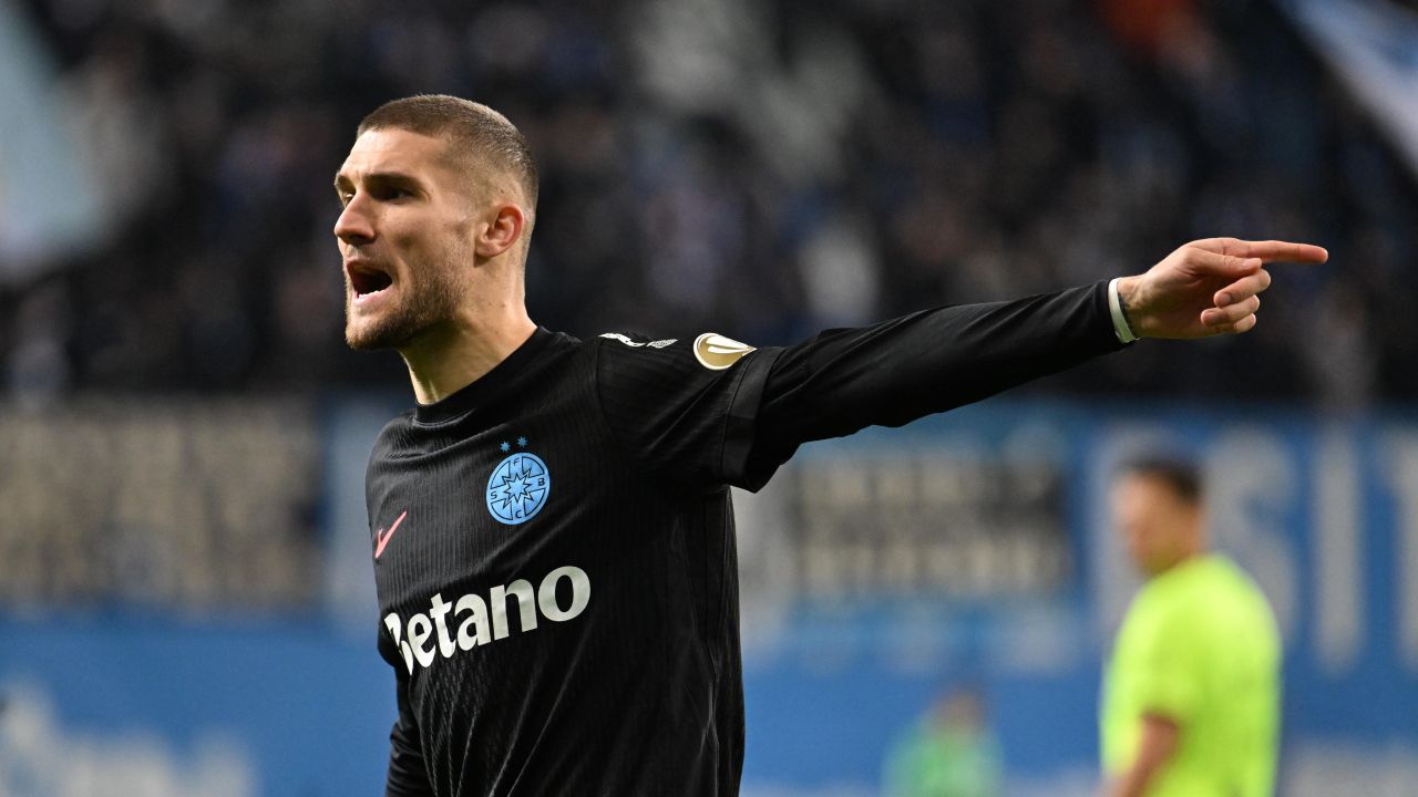 FCSB în criză înaintea playoff-ului: Lotul în discuții pentru performanțe slabe FCSB, campioana en-titre a României, traversează una dintre cele mai dificile perioade din ultimii ani, fiind într-o situație precară în drumul către play-off-ul SuperLigii