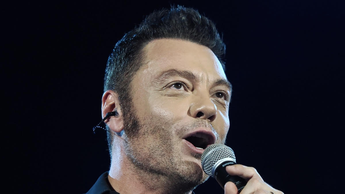 Tiziano Ferro, steaua serii la Festivalul de la Sanremo, ținta criticilor pe rețelele sociale Tiziano Ferro a deschis cu brio cea de-a 76-a ediție a Festivalului de la Sanremo, aducând pe scena Ariston un medley impresionant din cele mai cunoscute hituri ale sale