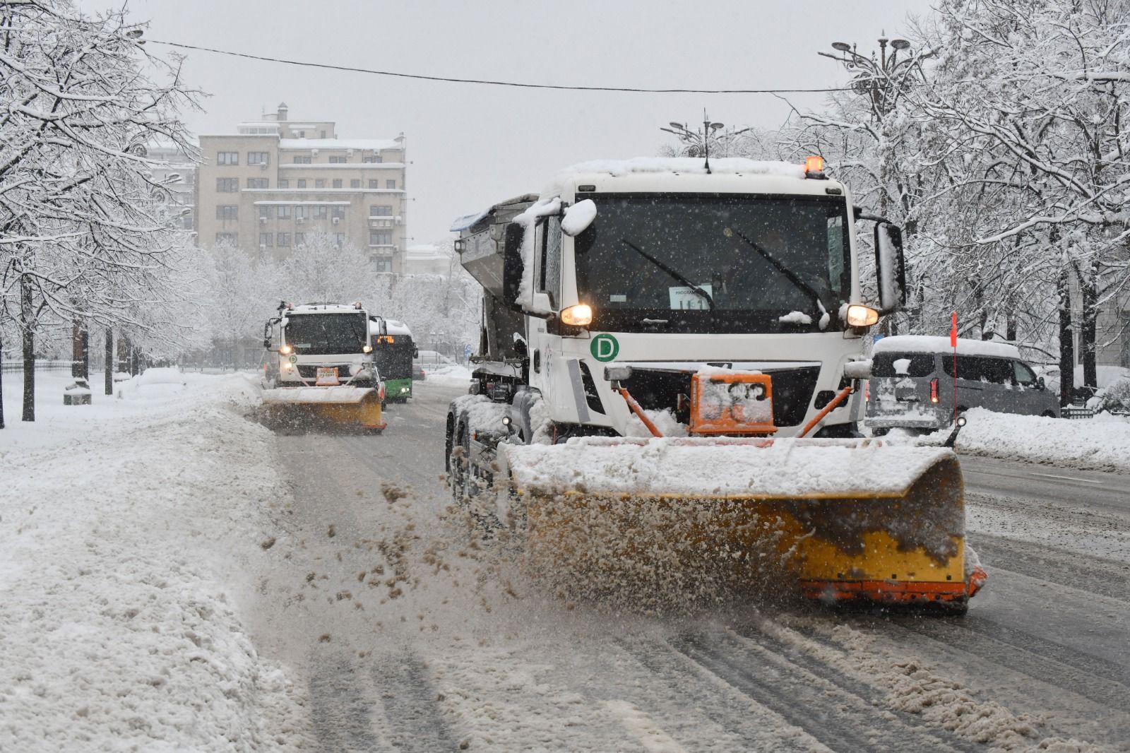 Controverse la deszăpezirea din București: operatorii de salubrizare implicați într-o potențială înșelătorie În plin vârtej al celei mai intense episoade de ninsori din acest sezon, capitala României se confruntă acum cu un scandal de proporții legat de gestionarea serviciilor de deszăpezire