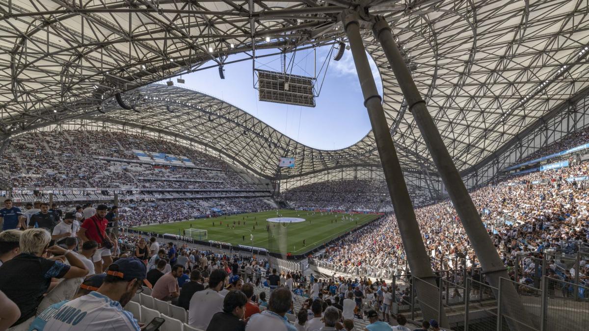 Marseille, sub asediul criticilor: atmosfera electrică la Vélodrome Stade Vélodrome a fost scena unui moment tensionat, iar îngrijorarea suporterilor față de soarta clubului Olympique Marseille a atins cote maxime