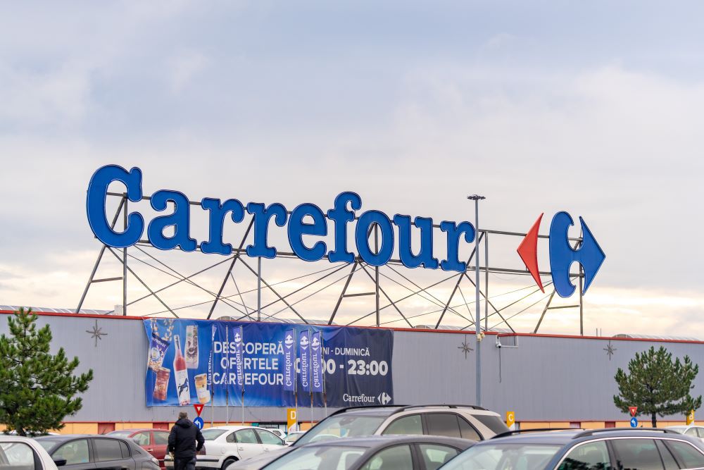 Carrefour intră în negocieri exclusive pentru vânzarea activităților din România către Paval Holding Grupul Carrefour a anunțat joi, în cadrul unei conferințe de presă la Bursa de Valori Euronext din Franța, că a început negocierile exclusive cu Paval Holding pentru vânzarea tuturor activităților sale din România, tranzacția fiind evaluată la suma de 823 milioane de euro