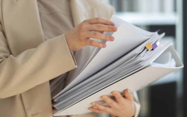 young-adult-organizing-documents-640x400-1.jpeg - ReporterUrban