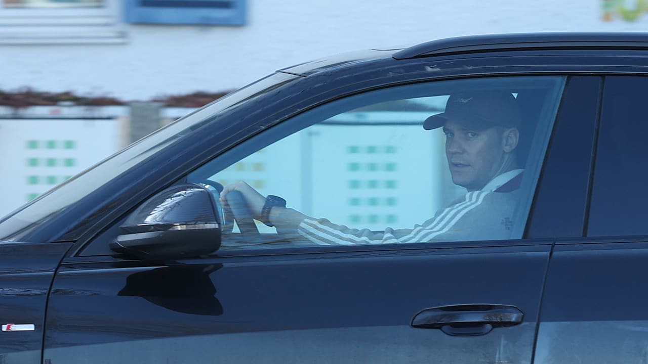 Manuel Neuer nu va evolua în meciul de sâmbătă dintre Bayern Munchen și Borussia Dortmund, deși fusese antrenat complet recent, și așa a fost confirmat oficial de club
