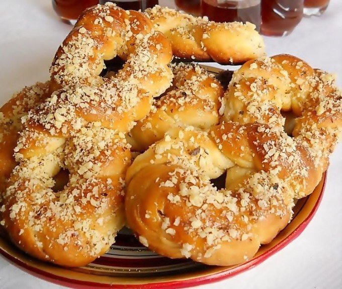 Mucenicii, tradiție și simbolism: o celebrare a credinței și a moștenirii culinare Pe 9 martie, românii se pregătesc să sărbătorească o dintre cele mai îndrăgite tradiții ale primăverii – Mucenicii