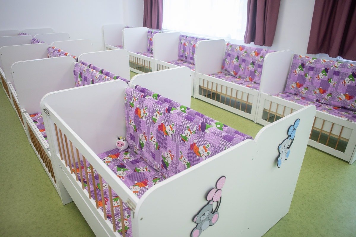 O creșă din municipiul Botoșani a fost închisă temporar, vineri, după ce mai mulți copii au ajuns la spital cu simptome de vărsături și stare de greață