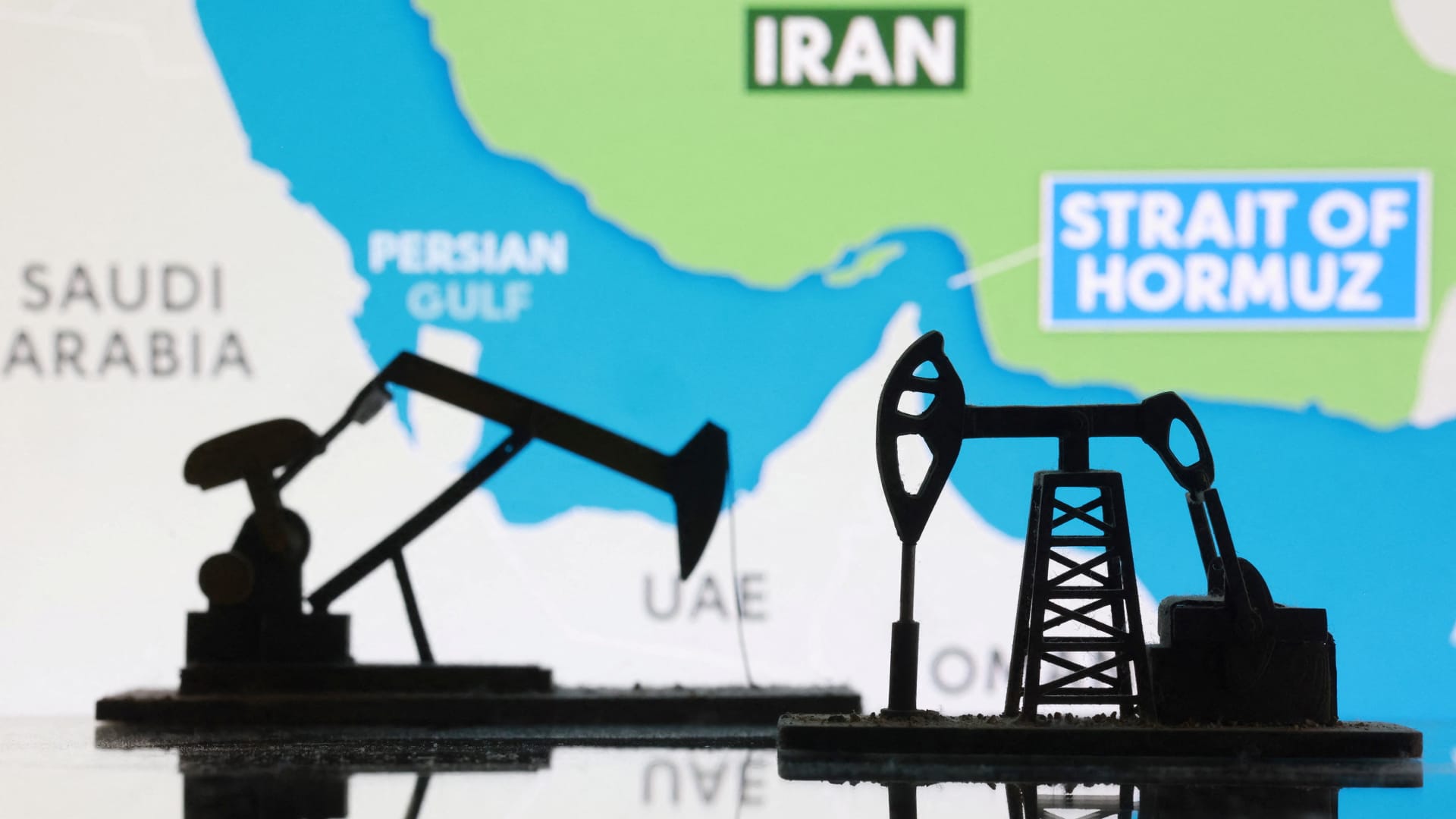 Petrolul depășește 100 de dolari/baril, Trump: „Preț mic pentru victoria asupra Iranului”