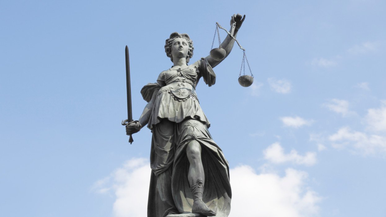 Cum s-a schimbat de-a lungul timpului statutul femeilor: ești informat corect?