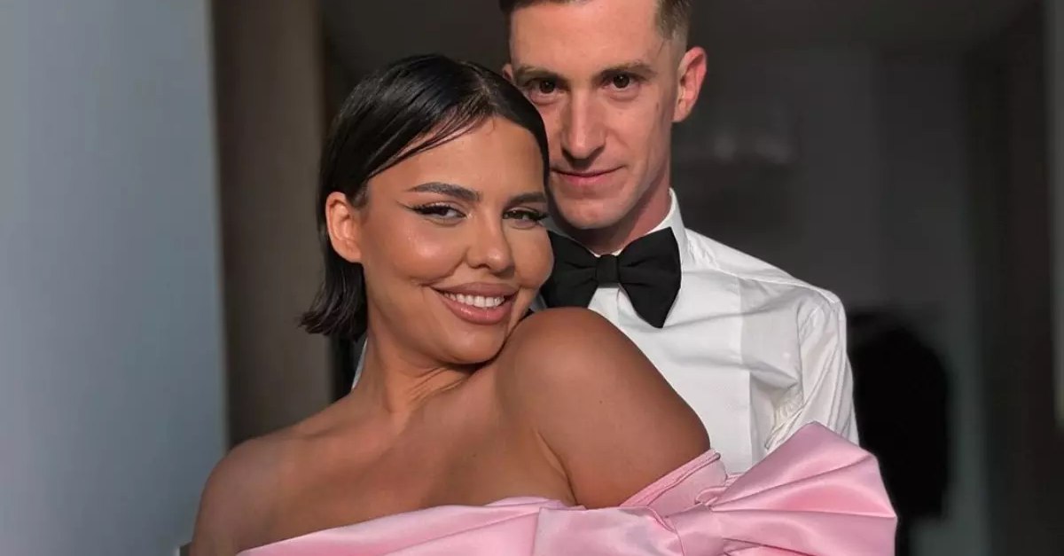 Andreea Popescu, fosta dansatoare a Deliei Matache, și Rareș Cojoc, tatăl celor trei copii ai ei, au oficializat divorțul după o relație de 15 ani