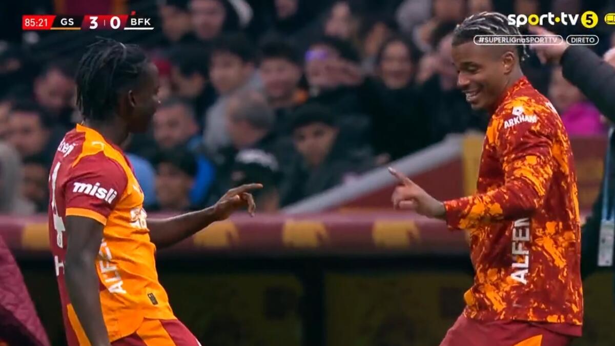Renato Nhaga reușește primul său gol pentru Galatasaray, în victorie cu 3-0 pe teren propriu împotriva celor de la Basaksehir Cu doar câteva săptămâni de la transferul său de la Casa Pia, Renato Nhaga a reușit să-și treacă în palmares primul gol pentru Galatasaray, într-un meci disputat sâmbătă pe stadionul „Türk Telekom Stadyumu”