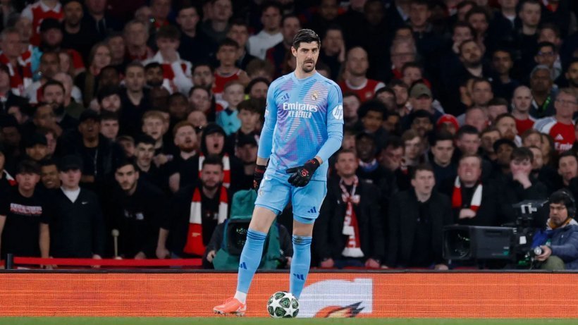 Real Madrid, lovită dur în urmă unui duel tensionat cu Manchester City: Thibaut Courtois, accidentare în timpul meciului din Ligă Într-un moment tensionat al dublei manșe dintre Real Madrid și Manchester City, clubul madrilen anunță o veste care ar putea avea repercusiuni importante asupra campaniei europene: portarul principal, Thibaut Courtois, a suferit o accidentare în timpul partidei de pe Stadionul Etihad, din optimile Ligii Campionilor