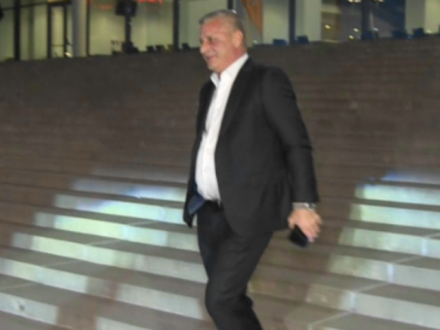 Ioan Varga, surpriză la finalul derby-ului CFR – Rapid: „O să-mi fac datoria” Un meci incendiar și plin de suspans a avut loc duminică pe stadionul din Cluj-Napoca, unde CFR Cluj și Rapid București au oferit fanilor un spectacol de zile mari, iar la final, fața unei rivalități ce a ținut cap de afiș în fotbalul românesc, a apărut o prezență neașteptată: Ioan Varga