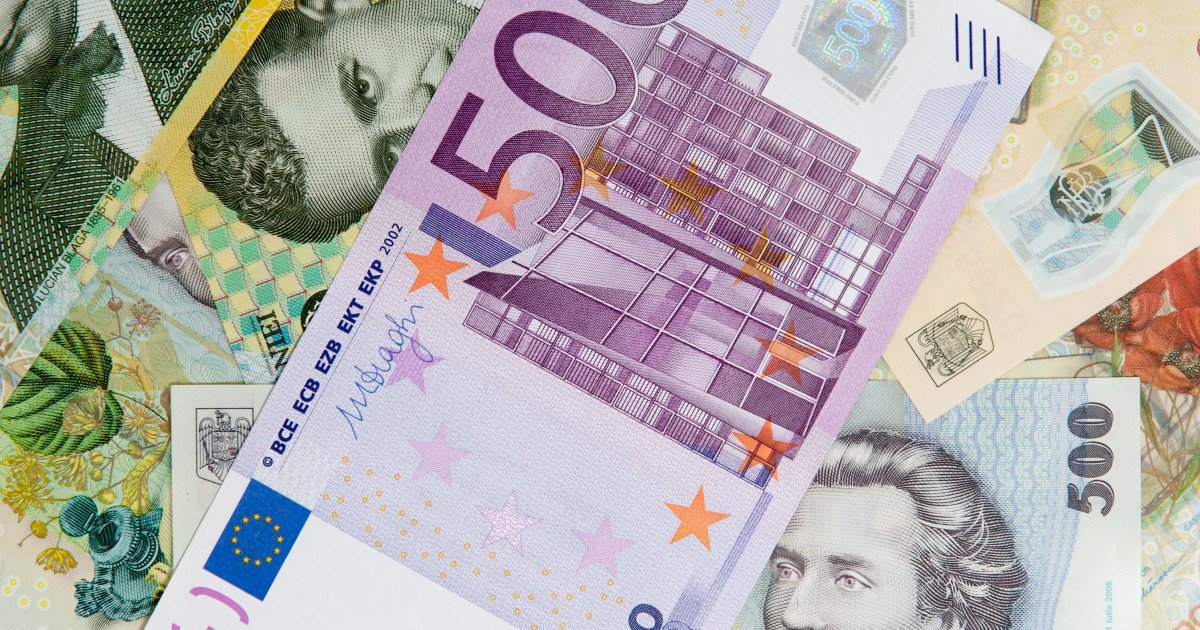 Dolarul urcă la cursul BNR, aurul se scumpește