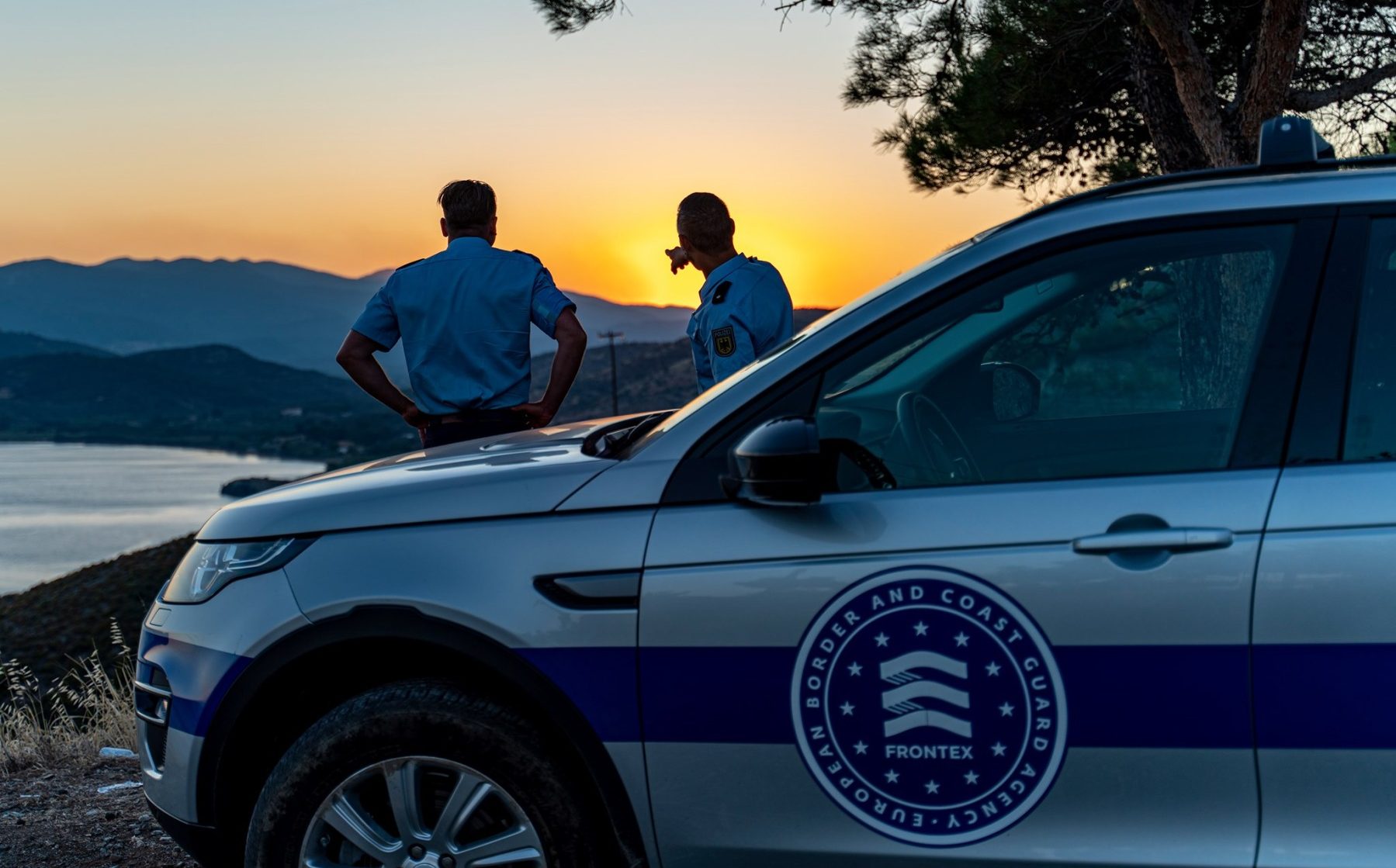 Europa adoptă reguli mai dure pentru expulzarea migranților ilegali, dar cu noi posibilități pentru statele membre Într-un pas decisiv, grupurile politice de dreapta din Parlamentul European au convenit joi asupra unui set de norme menite să eficientizeze procesul de expulzare a cetățenilor non-UE care se află ilegal pe teritoriul european