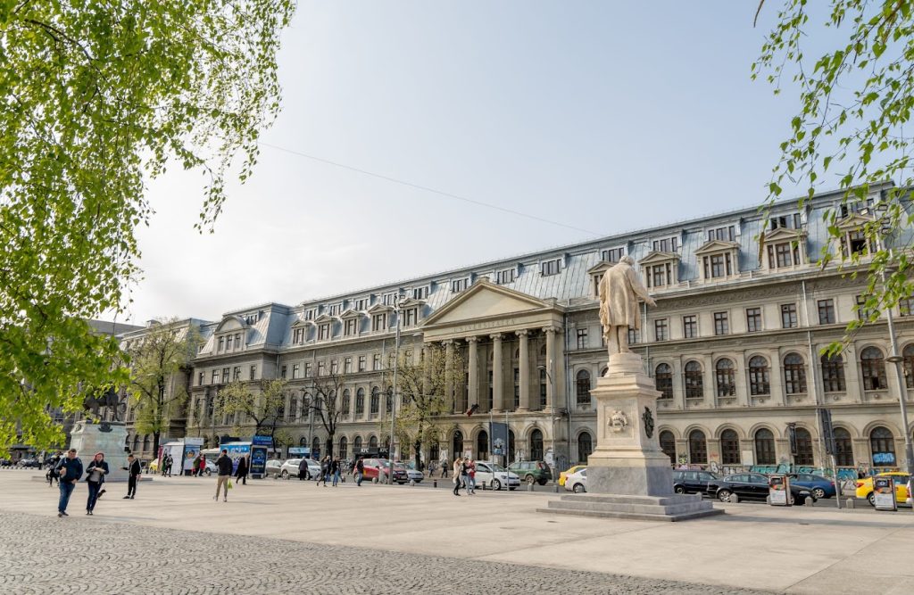 Profesorii Universității din București protestează împotriva modificării criteriilor de funcționare a programelor de studiu