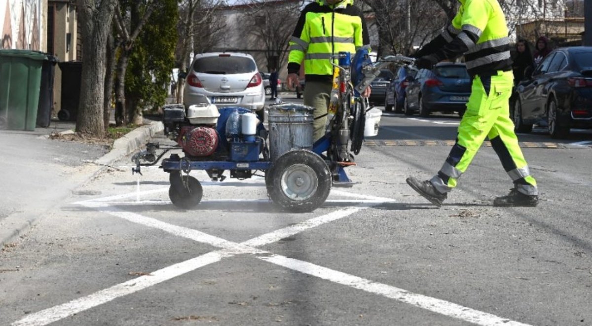 Primăria Sectorului 1 a demarat o amplă campanie de amenajare a aproape 200 de noi locuri de parcare de reședință, într-o încercare de a rezolva problemele tot mai stringente cauzate de lipsa locurilor de parcare în zonele aglomerate ale capitalei