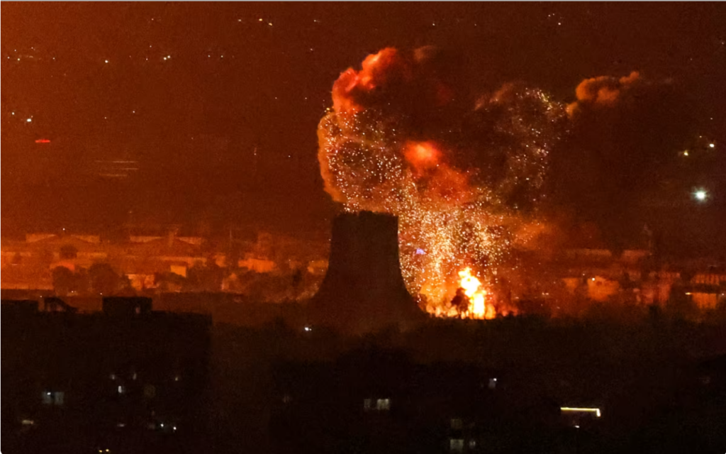 Atacuri spectaculoase asupra infrastructurii petroliere din Iran, semnalate în miez de noapte, intensifică tensiunile în regiunea Orientului Mijlociu în contextul conflictului în plină desfășurare între Washington, Ierusalim și Teheran