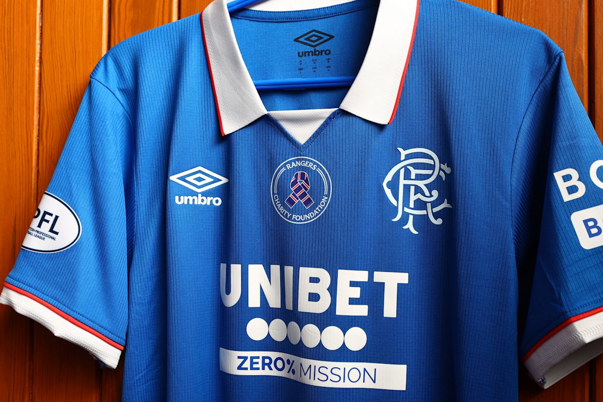 Rangers se pregătește pentru meciul de această seară din Premiership, oficialii clubului anunțând o singură schimbare în primul 11 comparativ cu partida câștigată în urmă cu o săptămână, împotriva echipei St