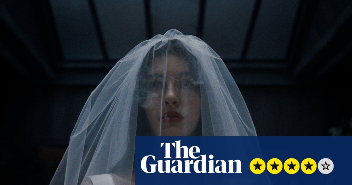„Un fenomen terifiant: review-ul care îți va speria până la hysterii”