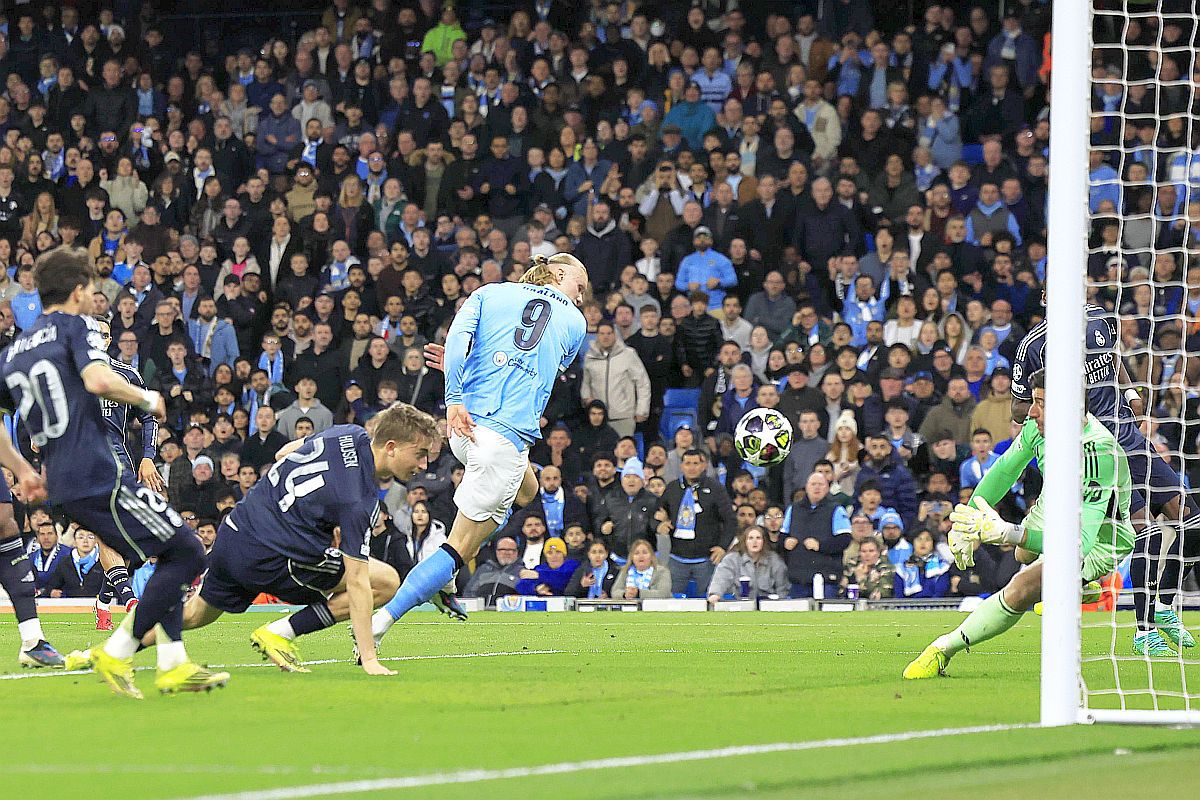 Courtois, înlocuit în timpul meciului Manchester City – Real Madrid din cauza unei accidentări musculare Thibaut Courtois a fost schimbat la pauza meciului dintre Manchester City și Real Madrid, scor 1-2, din manșa a doua a optimilor Ligii Campionilor, campionii din Madrid avansând în sferturi cu scorul de 5-1 la general