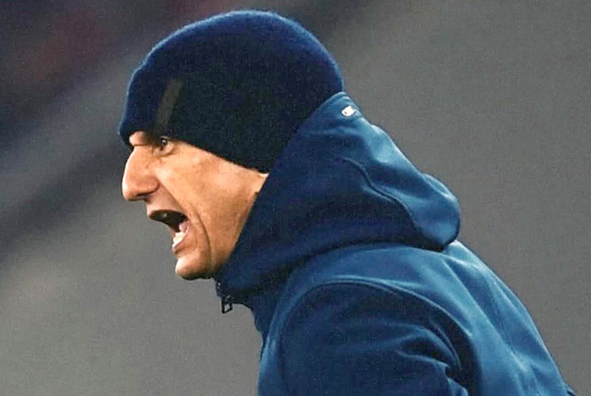 PAOK, încrâncenată în lupta pentru titlu, suferă o înfrângere surprinzătoare în deplasarea de la Volos PAOK Salonic, formația pregătită de Răzvan Lucescu, a pierdut sâmbătă după-amiază meciul important din campionatul grec, învinsă cu 2-1 de echipa de mijlocul clasamentului, Volos