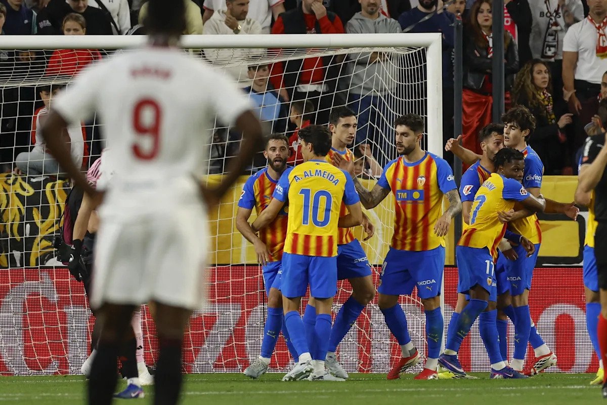 Valencia obține o victorie clară în fața Sevilla, în meciul de pe Ramón Sánchez-Pizjuán, care poate avea efecte serioase în clasamentul de luptă pentru evitarea retrogradării