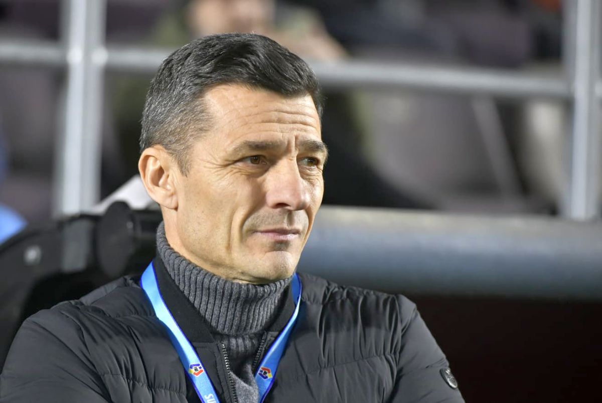 Costel Gâlcă, antrenorul principal al Rapidului, nu a fost prezent joi la conferința de presă premergătoare meciului din deplasare cu CFR Cluj, programat vineri în cadrul etapei a doua din play-off