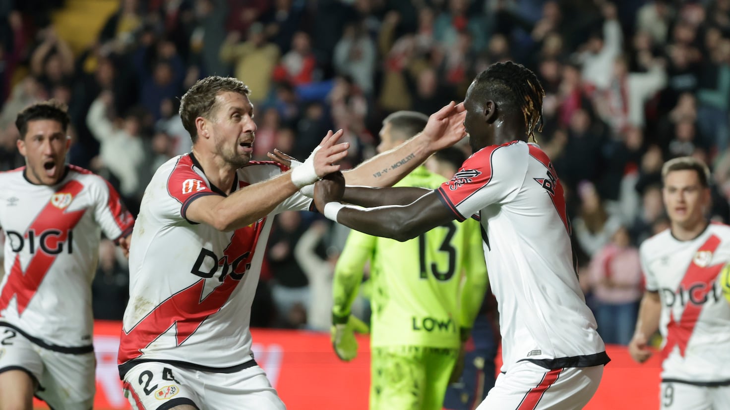 Pathe Ciss, fotbalist român, salvat din pericol.