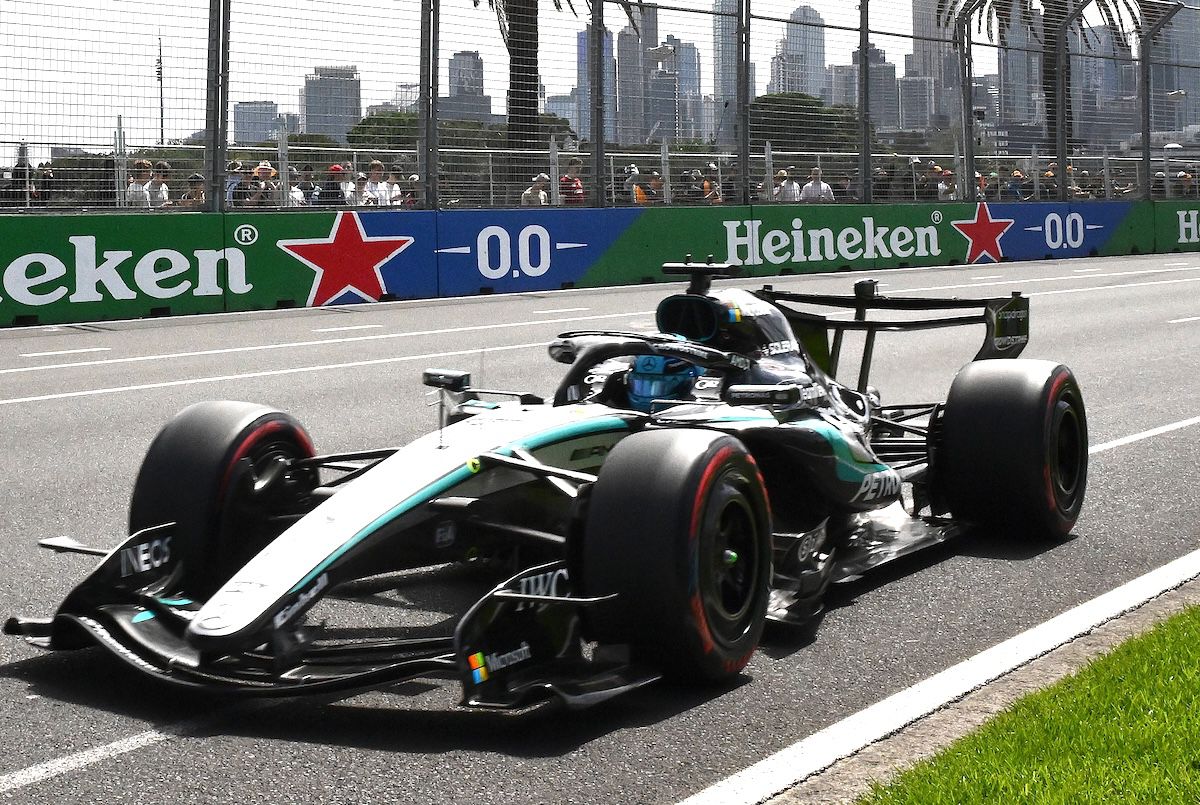 George Russell a fost cel mai rapid pilot în sesiunea de calificări din prima etapă a noului sezon de Formula 1, desfășurată pe circuitul Albert Park din Melbourne