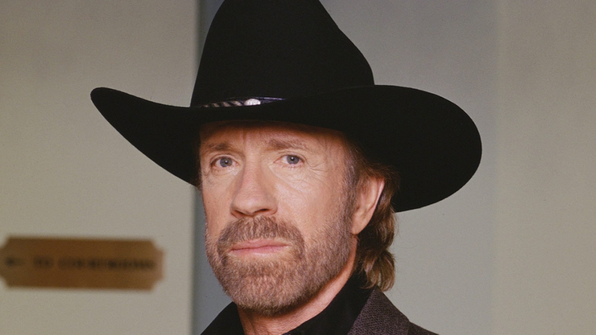 Chuck Norris, celebrul actor și maestru de arte marțiale în vârstă de 86 de ani, a fost internat recent pe insula Kauai, din Hawaii, după ce a suferit o situație de urgență medicală neașteptată
