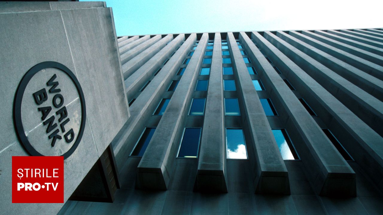 Politica industrială revine în prim-planul dezbaterii economice mondiale, după decenii de stigmatizare Banca Mondială, instituția care a influențat aproape trei decenii de politici economice globale, recunoaște acum valoarea politicii industriale, modificându-și poziția anterioară