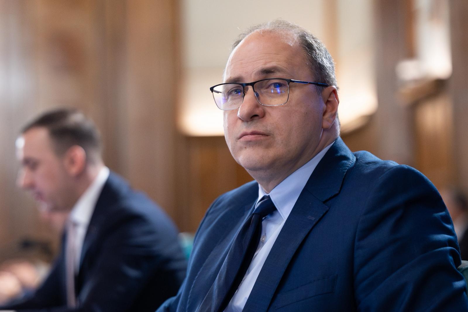 Guvernul aprobă crearea a peste 400 de noi posturi pentru deschiderea a 23 de creșe în România Noul ministru al Educației și Cercetării, Mihai Dimian, a anunțat recent o veste bună pentru sistemul de educație timpurie din România: guvernul a aprobat un memorandum care permite scoaterea la concurs a peste 400 de posturi necesare pentru funcționarea a 23 de creșe noi, aflate în faza finală de construcție