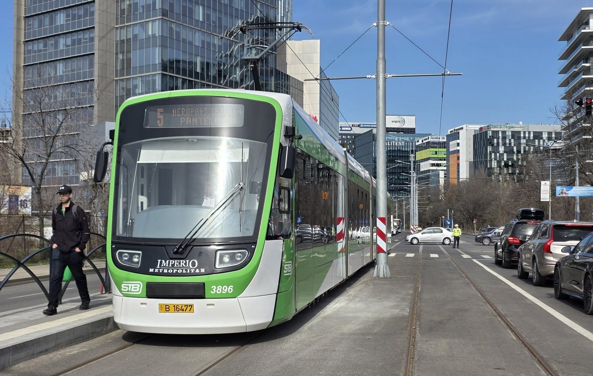Reprezentația liniei 5 de tramvai se modifică temporar, în condițiile continuării lucrărilor de modernizare După mai bine de opt ani de suspendare, linia de tramvai 5 din București a fost redeschisă, însă într-un traseu adaptat noii realități a șantierelor din Capitală