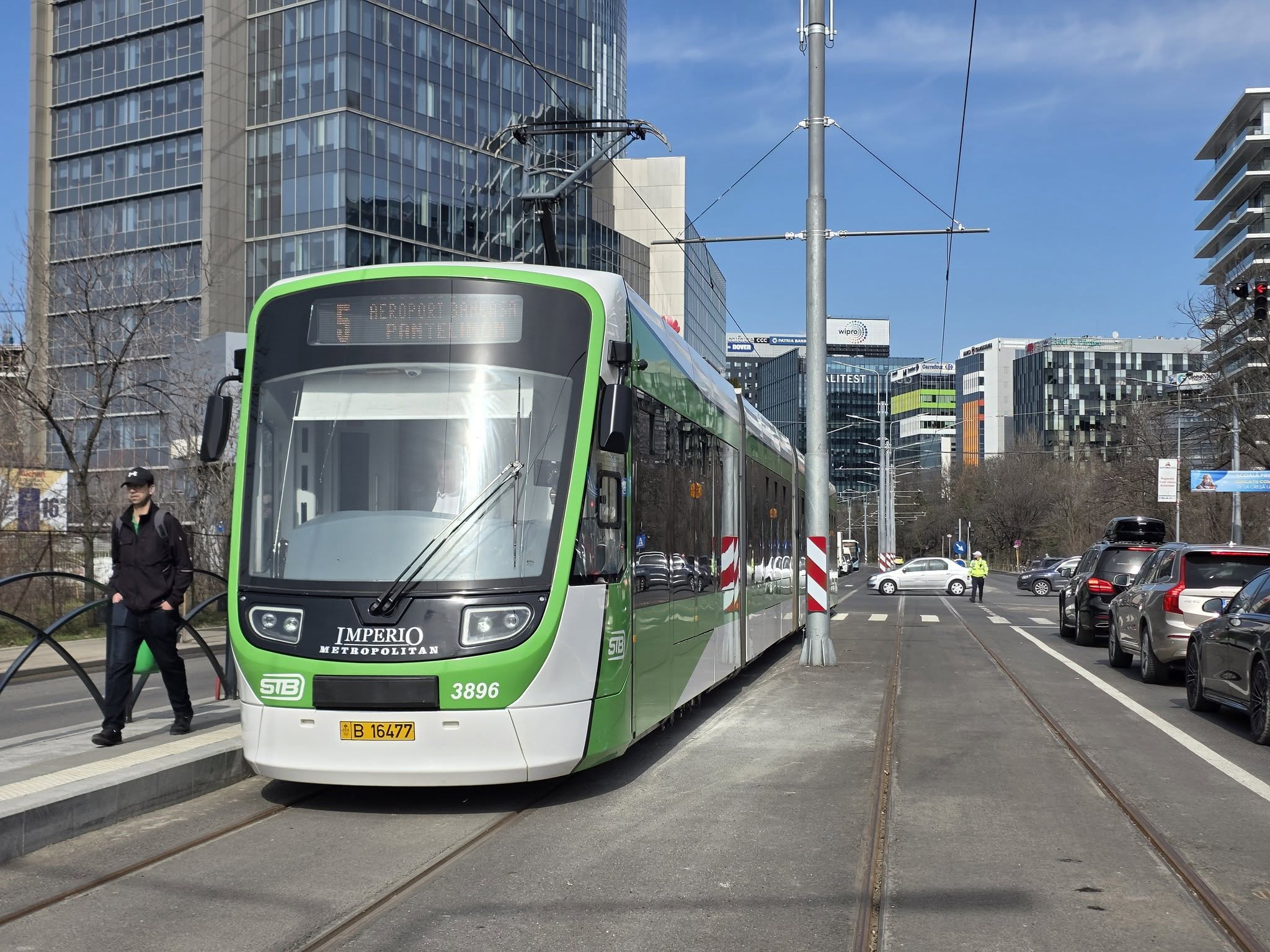 Primăria Municipiului București anunță reluarea circulației tramvaiului 5, după o pauză de doi ani, într-un context în care mobilitatea în Capitală devine tot mai prioritară, iar eforturile pentru modernizarea infrastructurii se intensifică