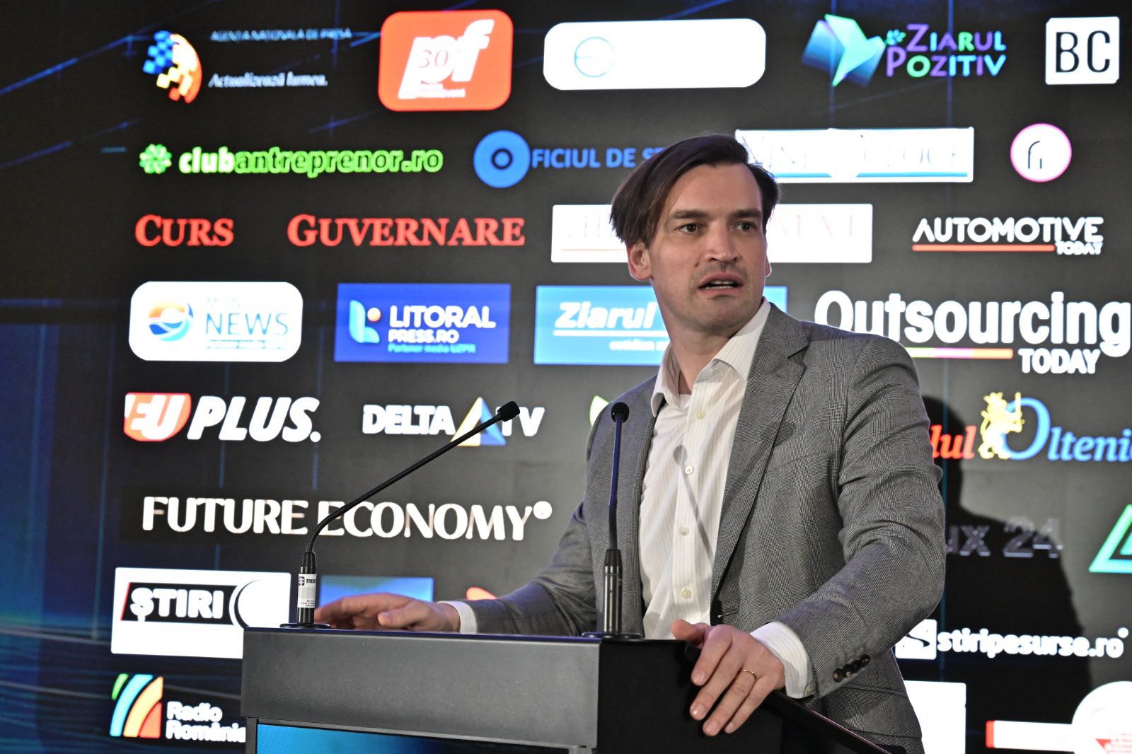 Joi, la Digital Innovation Summit Bucharest (DISB), un eveniment ce adună lideri din domeniul tehnologic și inovatorii din România, avocatul și specialistul în tehnologia informației, Cristian Radu, a abordat un paradox prezent în peisajul digital autohton