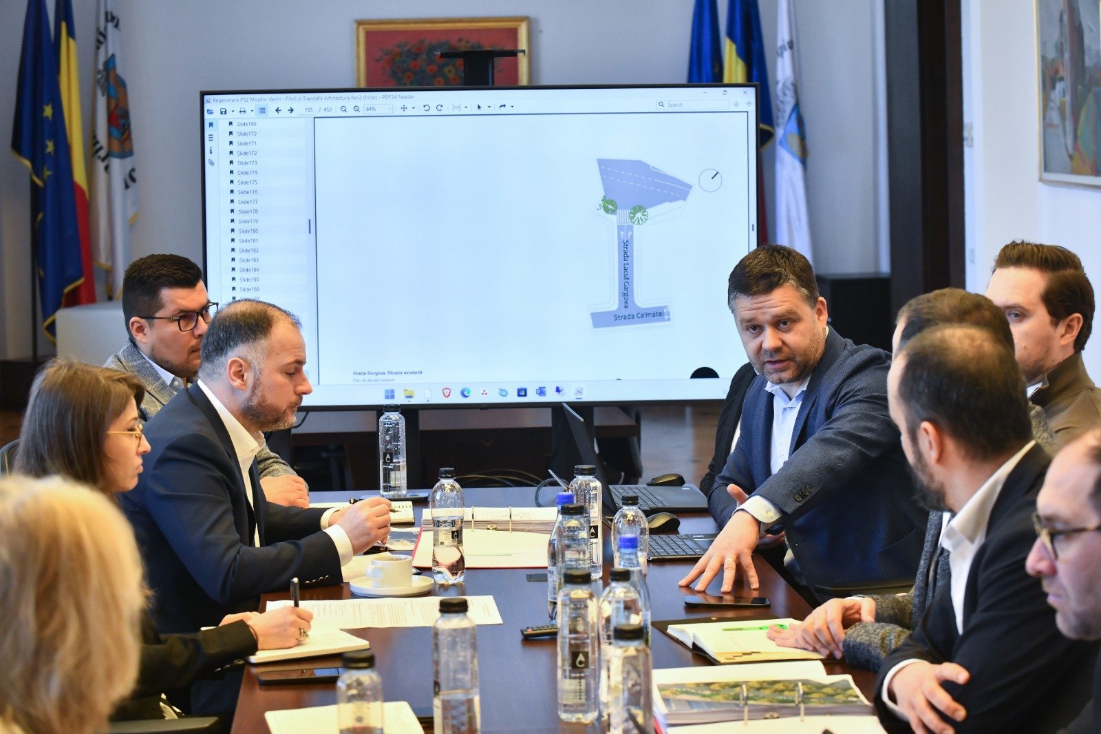 Primarii de sectoare din București colaborează pentru un oraș mai verde și mai funcțional Bucureștiul se află în plină etapă de coordonare și planificare a proiectelor majore pentru revitalizarea infrastructurii și spațiilor verzi din Capitală, o inițiativă ce-și propune să transforme orașul într-un mediu mai plăcut și mai eficient pentru locuitori