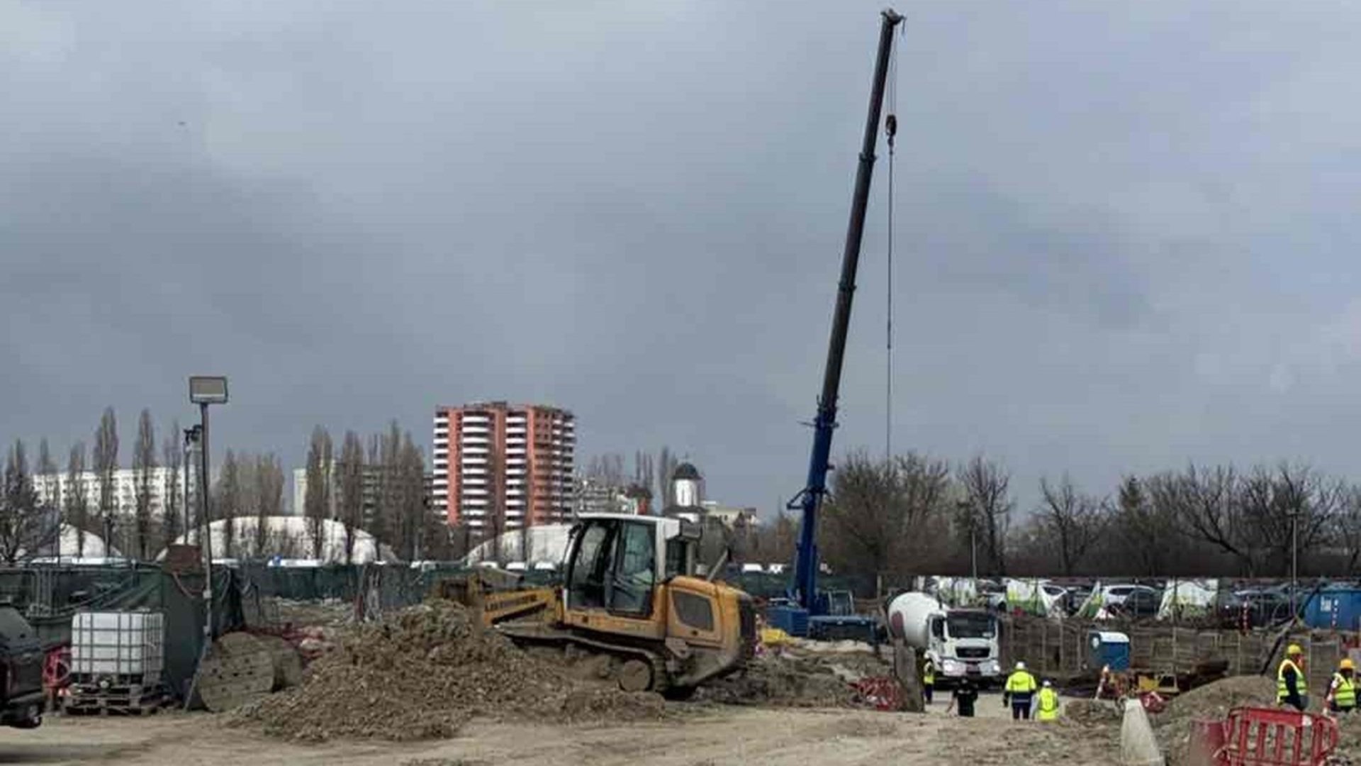 Poluarea din București, deși deseori atribuită traficului intens și condițiilor meteo, nu poate fi explicată în totalitate fără a lua în considerare și modul în care sunt gestionate materialele antiderapante, precum sarea și nisipul folosite din plin în sezonul rece