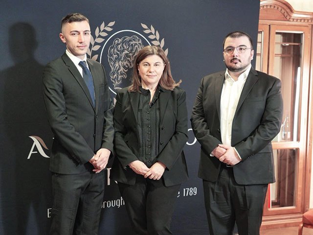 Alexandrion Group vizează o creștere de 830 de milioane de lei în 2025 și extinderea portofoliului pentru toate gusturile În plină ascensiune, Alexandrion Group își propune să atingă în 2025 afaceri consolidate ce vor depăși 830 de milioane de lei, consolidându-și poziția de lider pe piața românească în domeniul producției și distribuției de băuturi spirtoase și vinuri