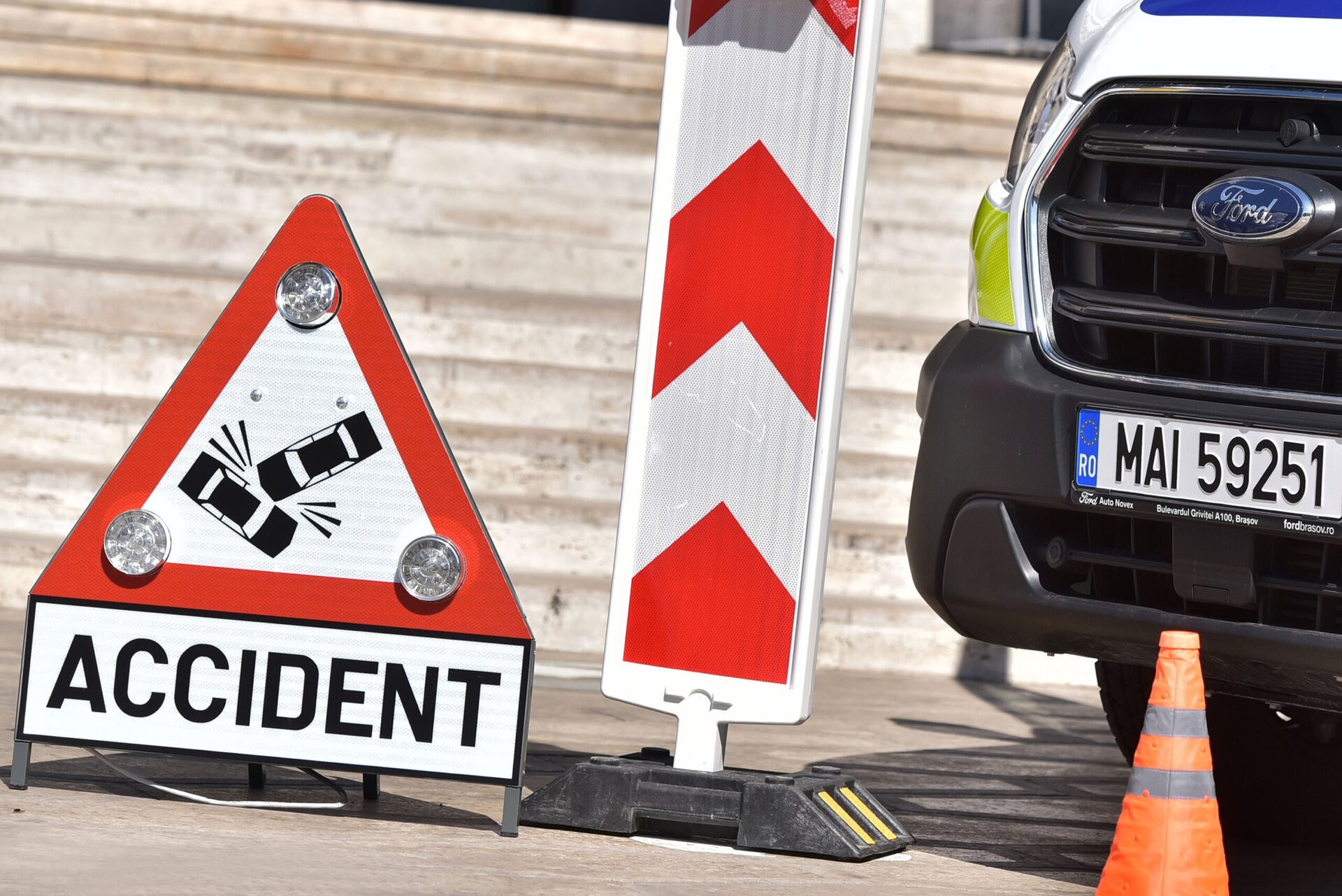 Traficul rutier pe DN2 E85, în apropierea orașului Buzău, a fost complet blocat în urma unui grav accident petrecut joi dimineața, incident care a implicat o autocisternă și patru autoturisme