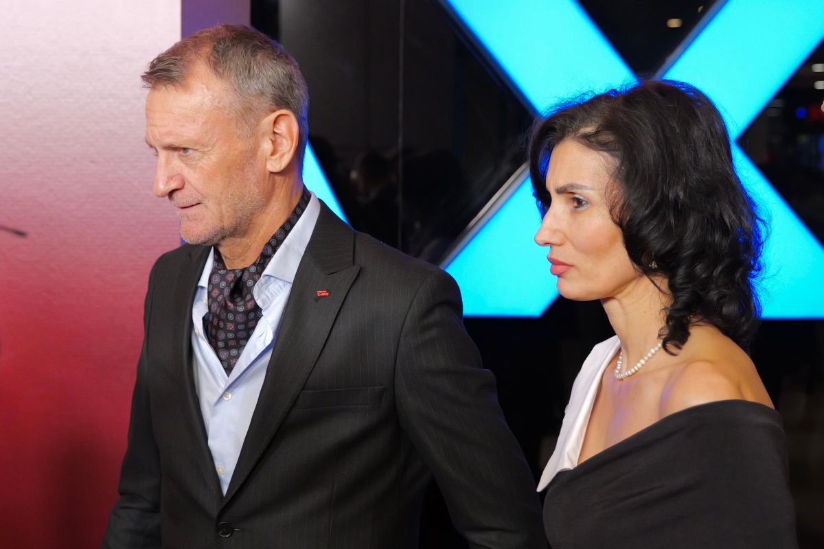 Gică Craioveanu, fostul internațional român și actual analist TV, și-a făcut recent apariția pe covorul roșu la lansarea filmului româno-spaniol „Acel martie”, eveniment ce a avut loc la AFI Cotroceni