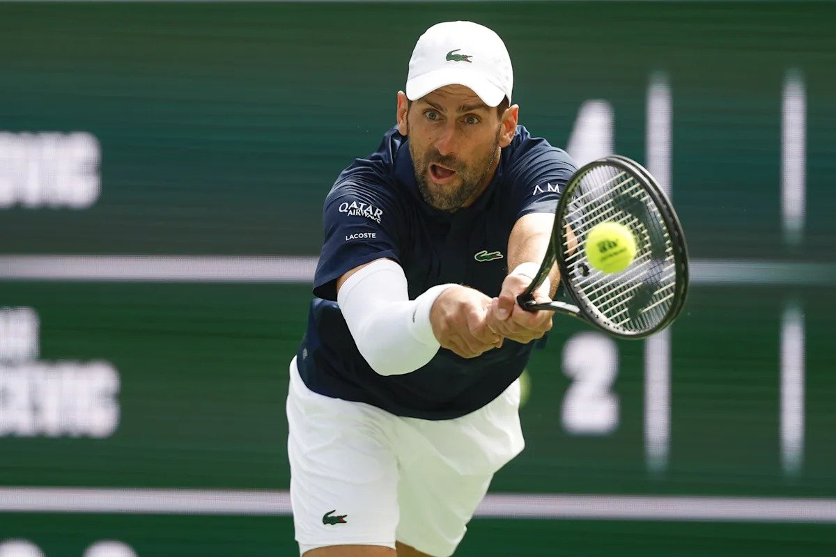 Carlos Alcaraz, Novak Djokovic și Iga Swiatek au obținut, luni, calificarea în optimile de finală ale turneului de la Indian Wells, în timp ce alți favoriți au fost eliminați din competiție