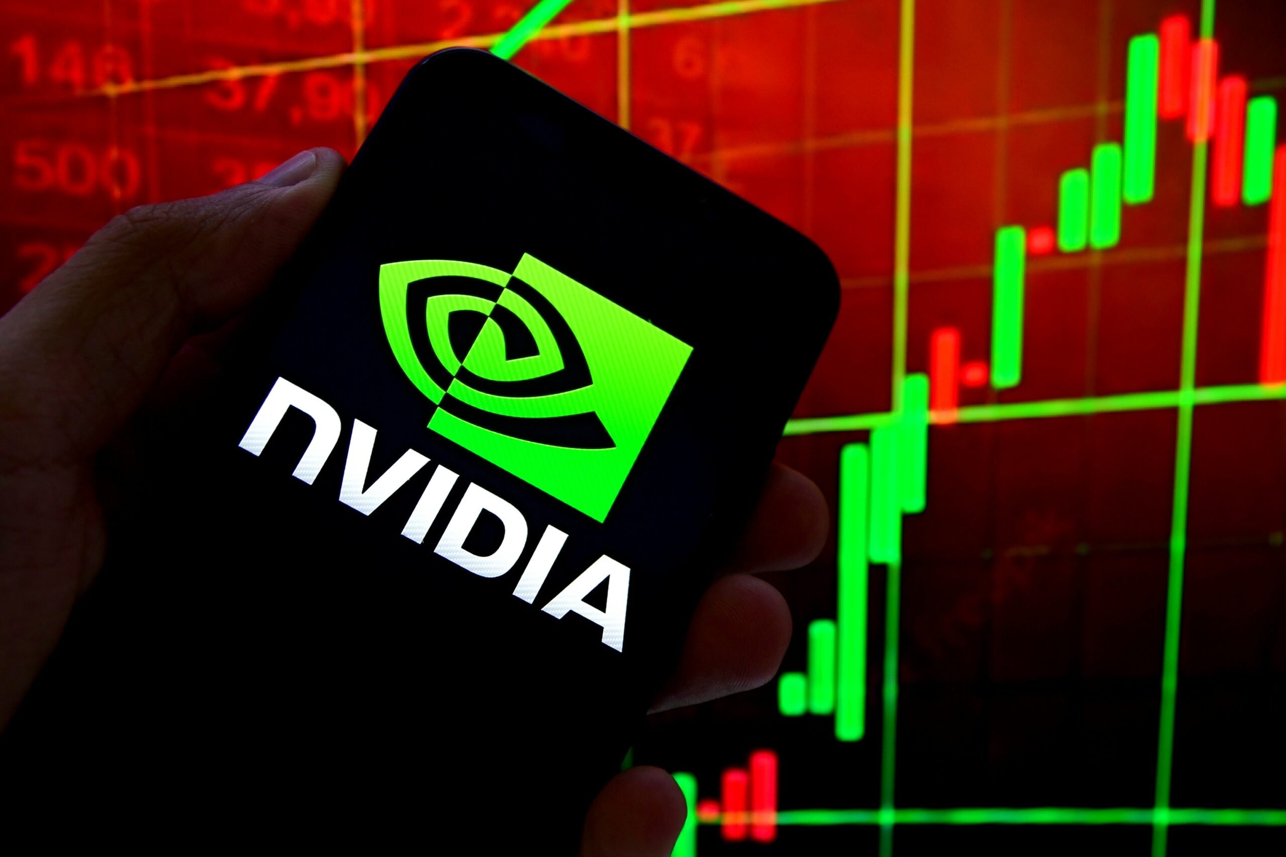 Nvidia se află din nou în centrul atenției pieței financiare, dar de această dată nu mai este vorba doar despre recorduri și creșteri spectaculoase