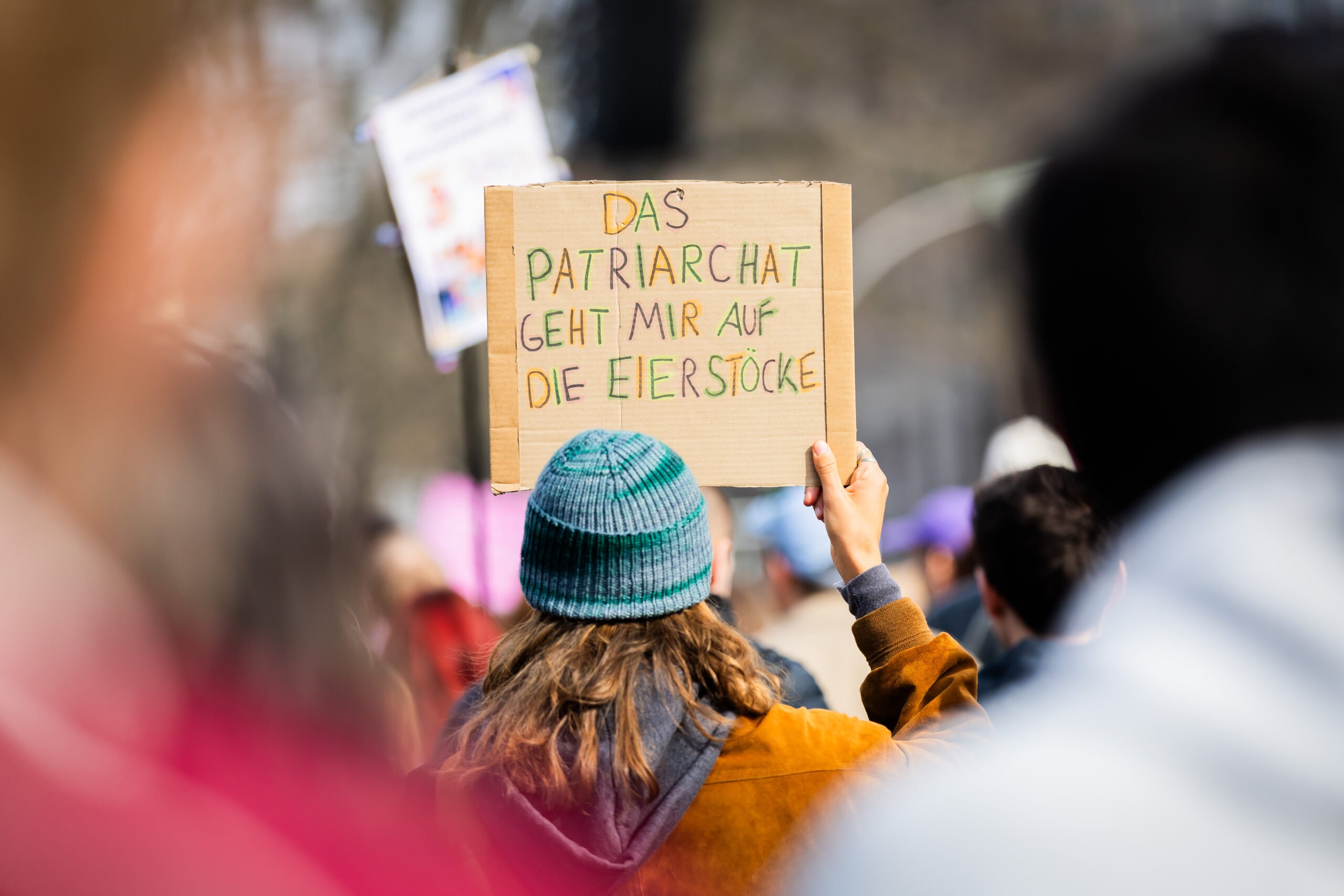 Mii de oameni ies în stradă în Europa pentru Ziua Internațională a Femeii, în semn de solidaritate pentru drepturi și egalitate Ziua Internațională a Femeii, marcată anual pe 8 martie, a fost sărbătorită în acest an printr-un val de manifestații și demonstrații în mai multe orașe europene