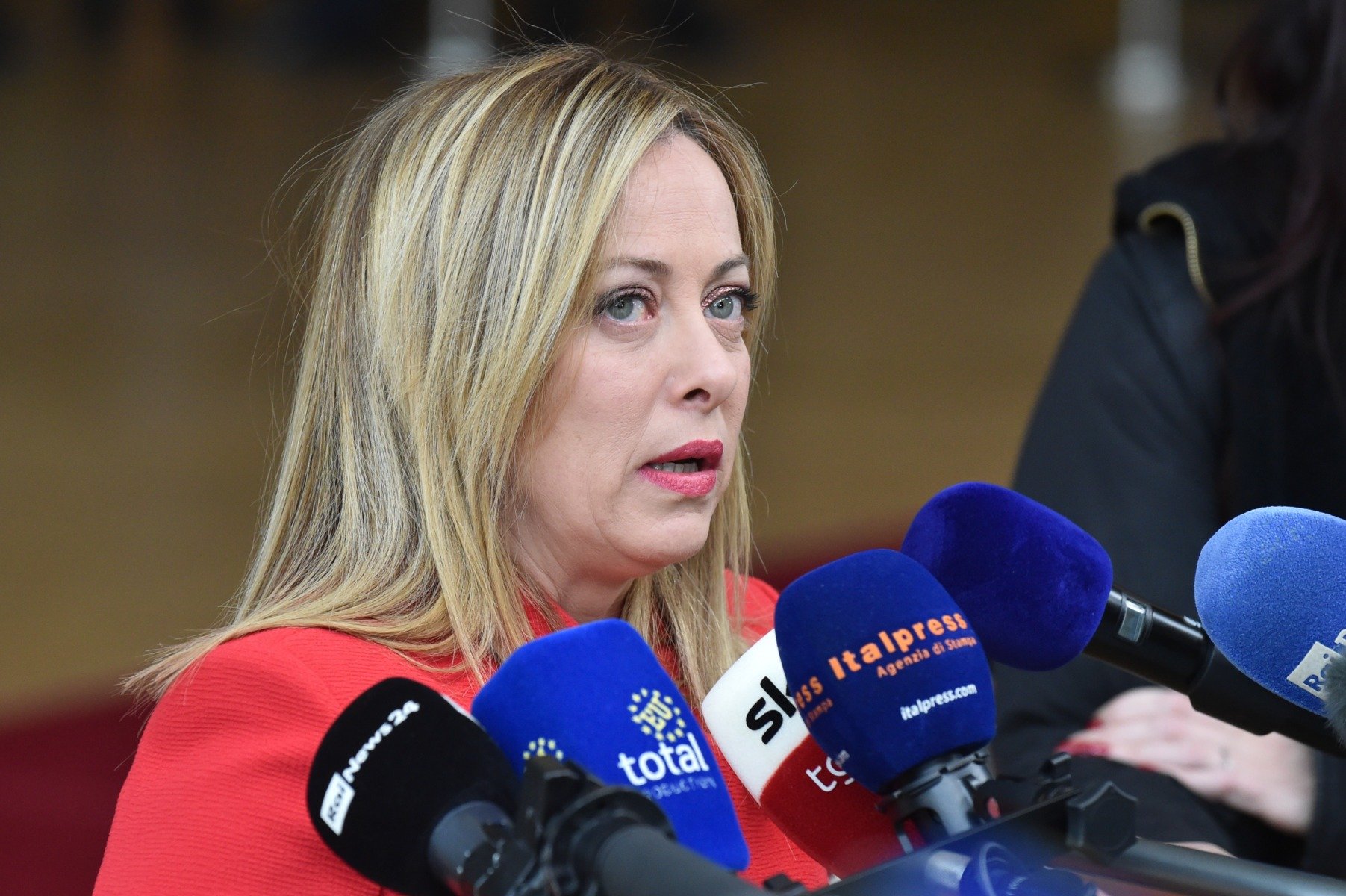 Italia în criză de poziție: opoziția cere Guvernului Giorgia Meloni să refuze participarea bazelor militare din Italia în operațiuni împotriva Iranului Criza diplomatică din Italia ia amploare în aceste zile, odată cu solicitarea oficială din partea principalelor formațiuni de opoziție, Mișcarea Cinci Stele (M5S) și Partidul Democrat (PD), adresată Guvernului condus de Giorgia Meloni