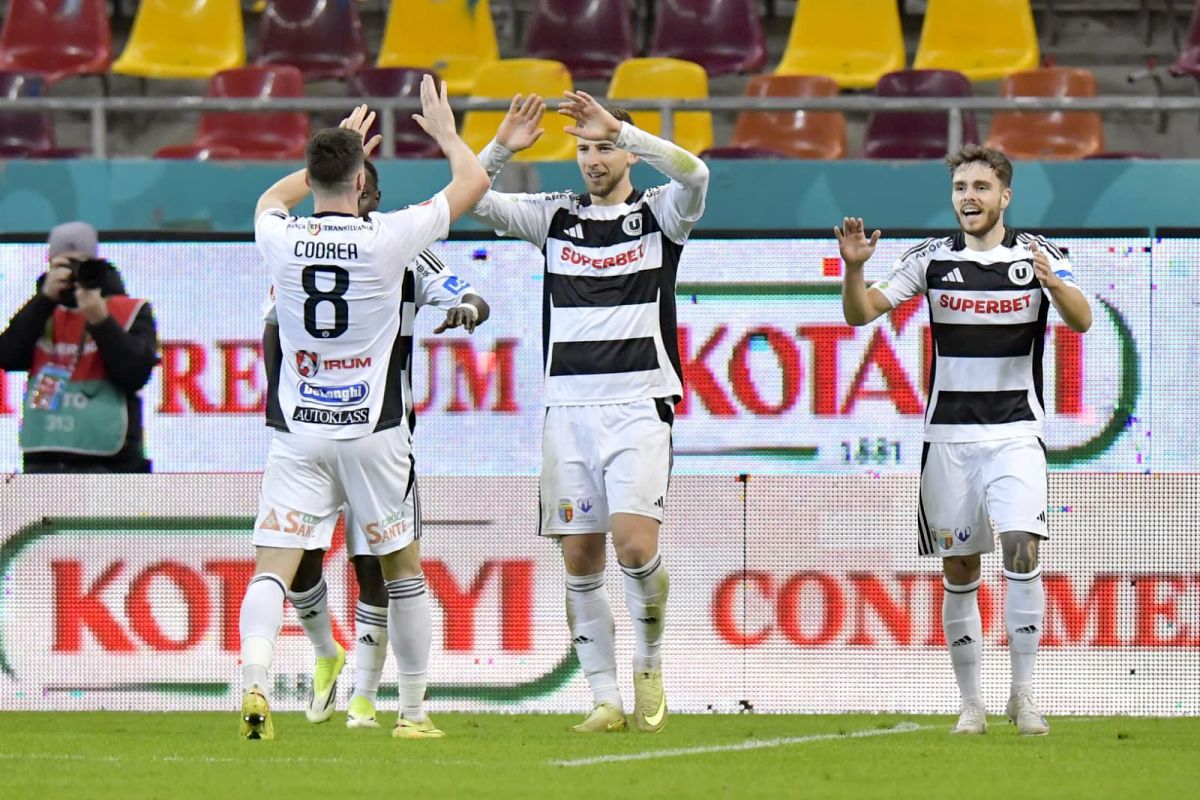 FCSB a pierdut în ultima etapă a sezonului regular din Superliga, scor 1-3, în fața Universității Cluj, într-un meci care a oferit spectacol atât printre teren, cât și în tribune