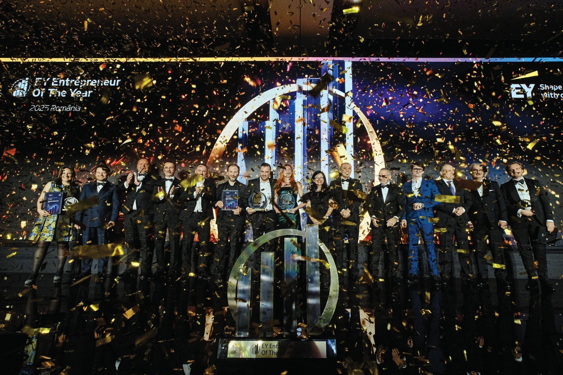 Gala EY Entrepreneur of the Year 2025: Doi laureați, două povești de succes în tehnologie și inovație Joi, 5 martie, a avut loc ceremonia anuală a premiilor EY Entrepreneur of the Year 2025, un eveniment de referință în peisajul antreprenorial românesc